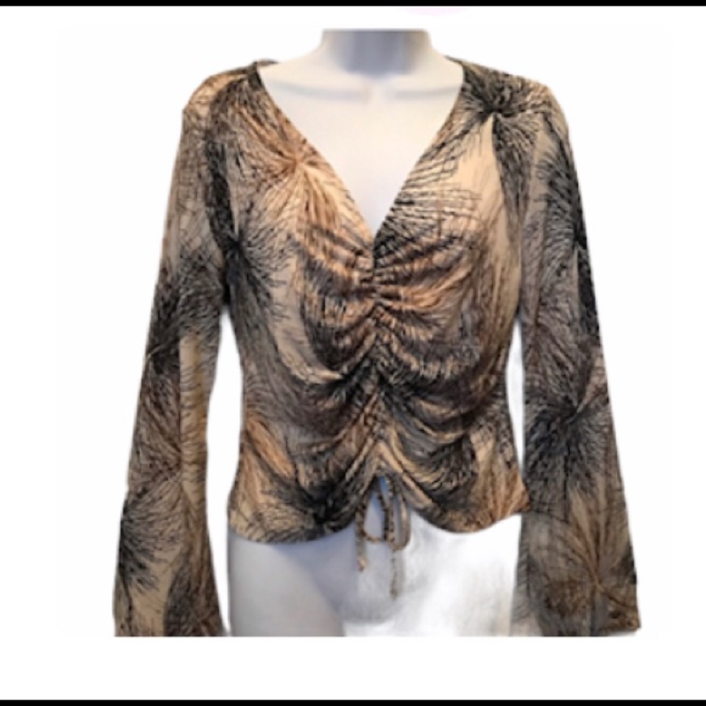 💕 NWOT Vintage Bell Sleeve Top